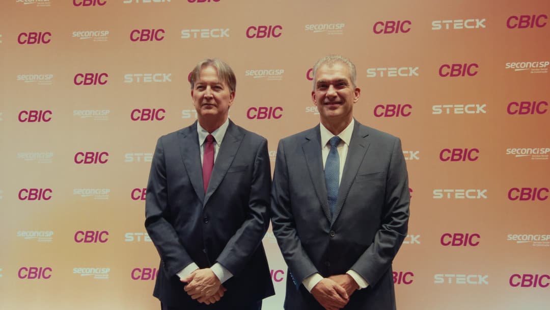 Fotos oficiais no painel da CBIC após a cerimônia de posse