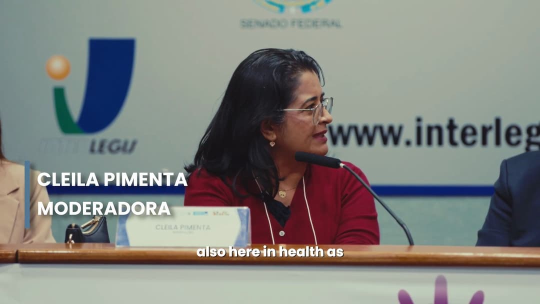 Frame do vídeo 3ozFN6sil7M A moderadora Cleila Pimenta conduz uma das conversas registradas no vídeo.